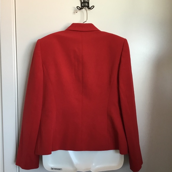 Anne Klein Red Blazer   To Gold Button for closure.Size 8 $ 45 - Picture 8 of 11